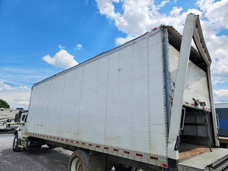 2018 Freightliner Business Class M2 BOX Truck