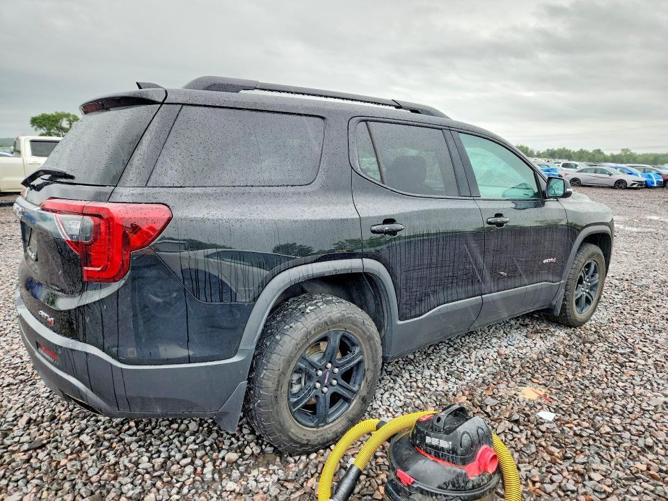 2022 GMC Acadia AT4