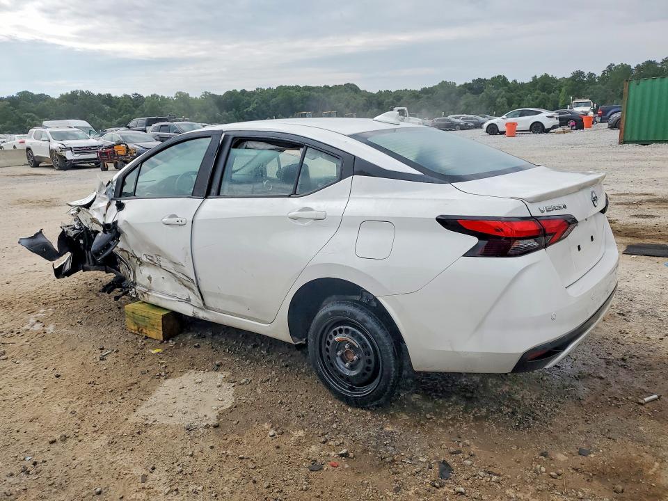 2024 Nissan Versa sr