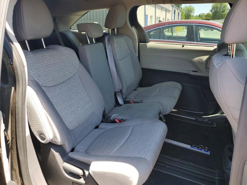 2022 Toyota Sienna le
