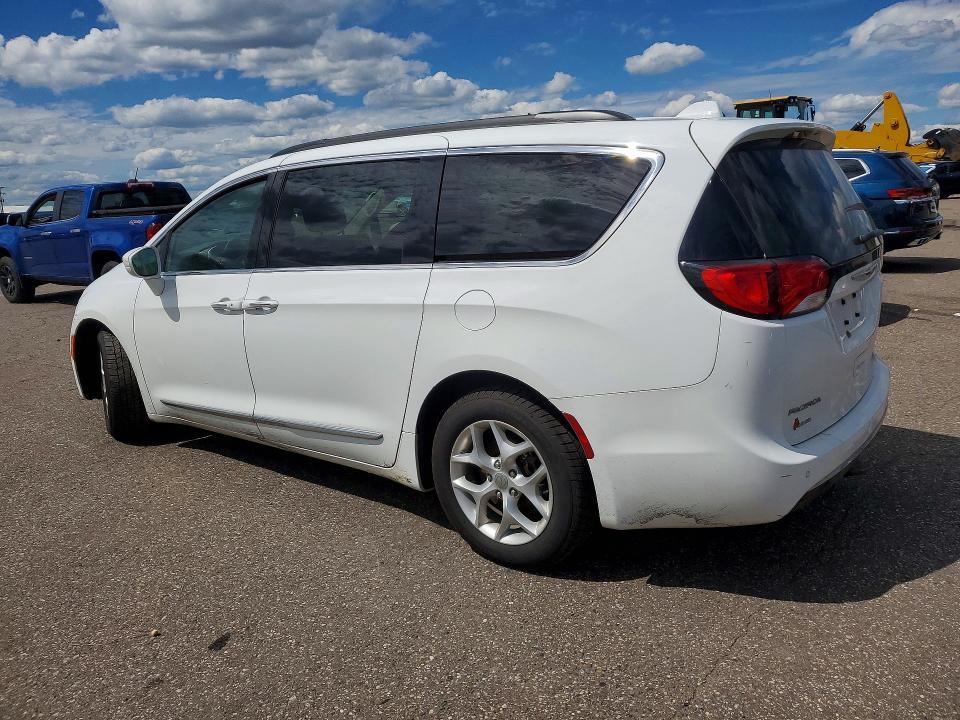 2017 Chrysler Pacifica Touring l