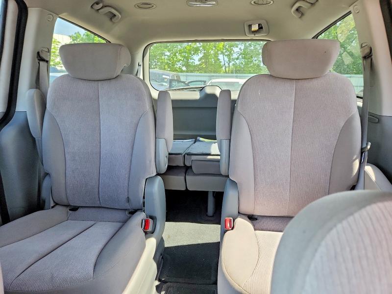 2009 KIA Sedona lx