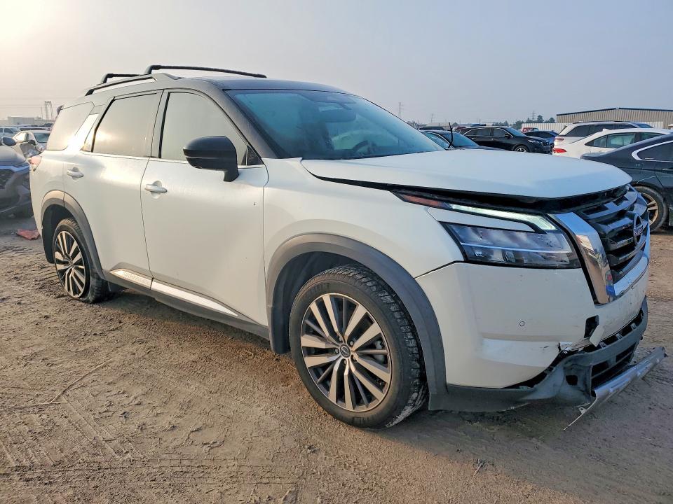 2022 Nissan Pathfinder Platinum