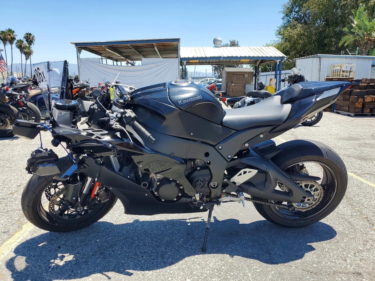 2025 Kawasaki ZX1002 L