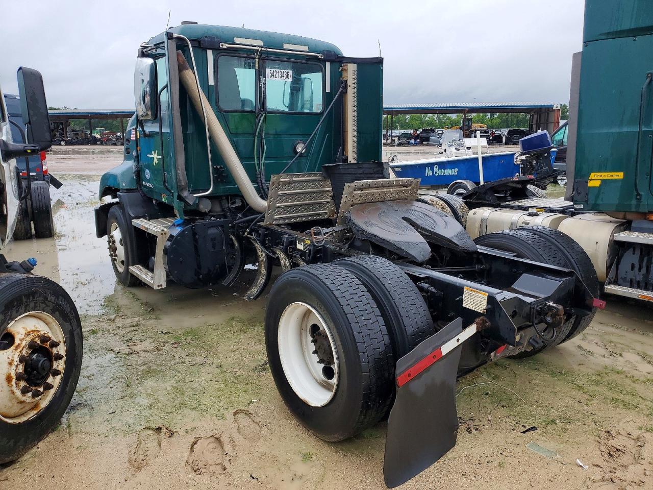 2017 Mack CXU612 Semi Truck