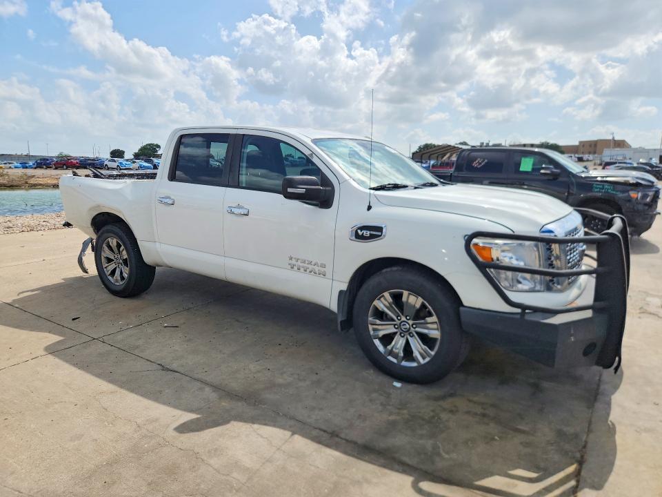 2017 Nissan Titan SV