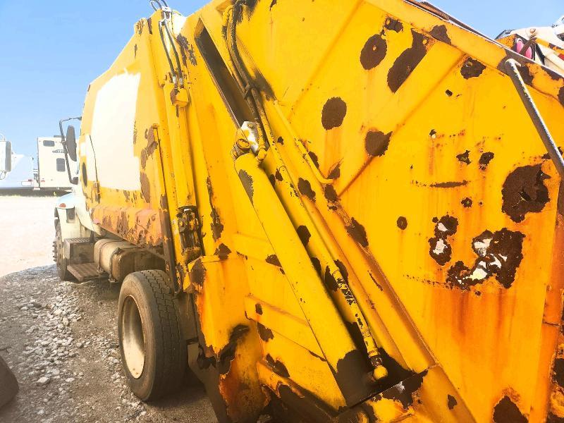 2002 International 4300 Refuse Truck