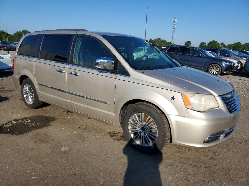 2013 Chrysler Town & Country Touring l