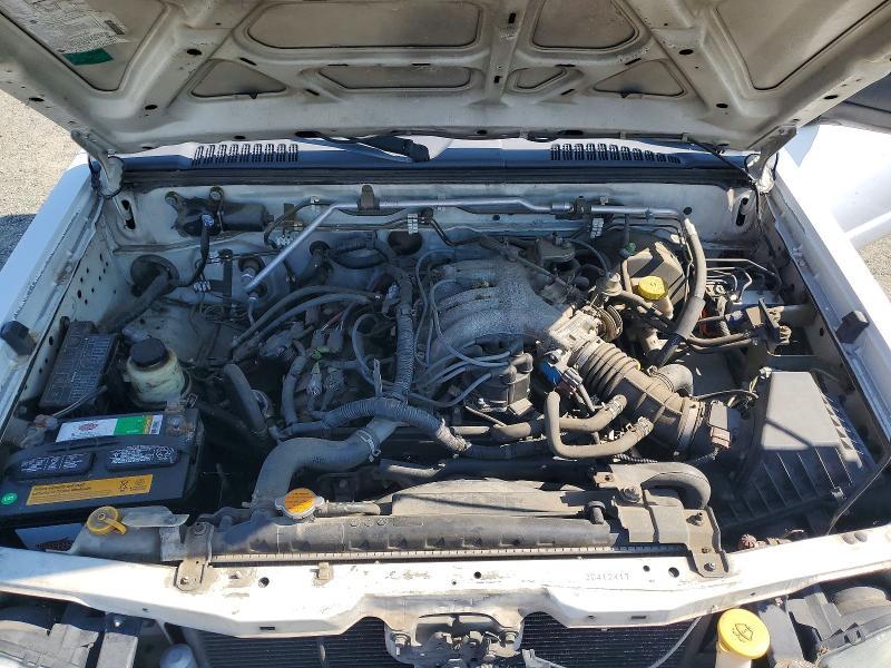 2003 Nissan Frontier XE-V6 Desert Runner