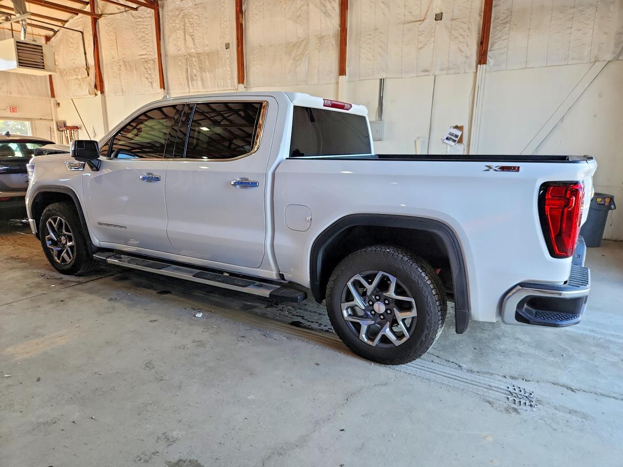 2025 GMC Sierra K1500 SLT