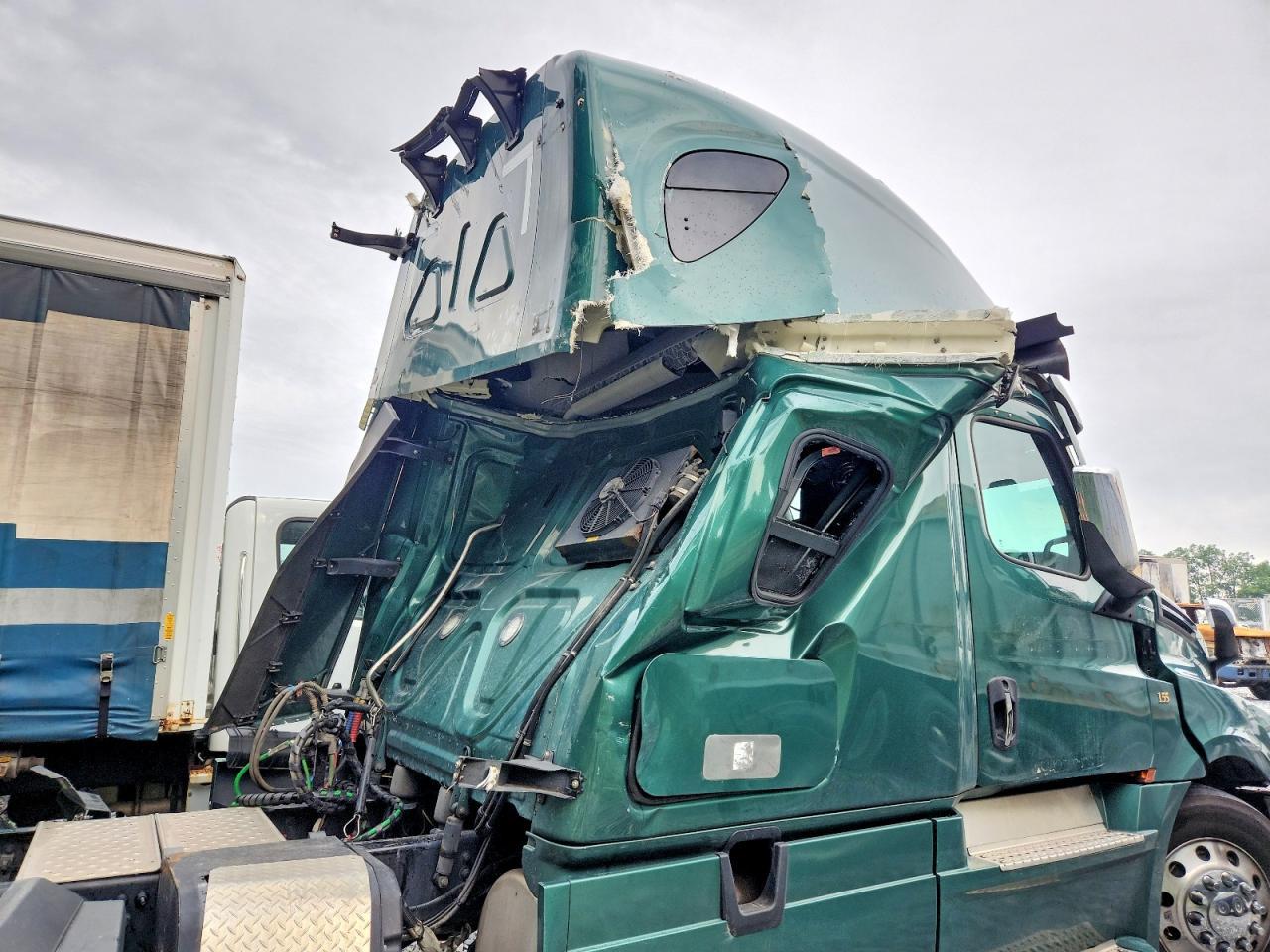2023 Freightliner Cascadia 126 Semi Truck