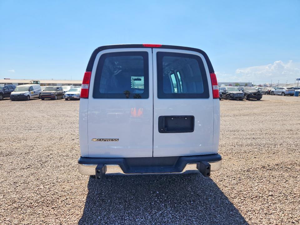 2022 Chevrolet Express G2500