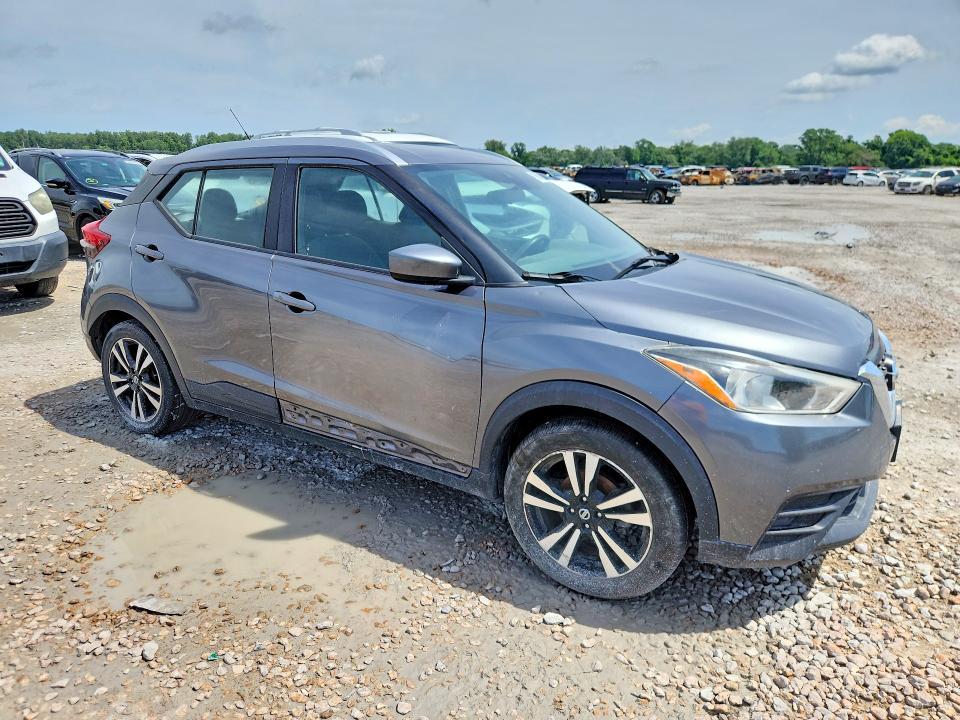 2020 Nissan Kicks sv