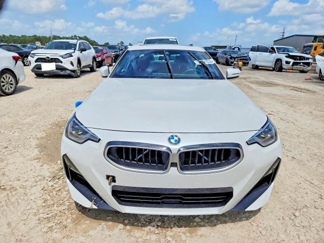 2026 BMW 230xi