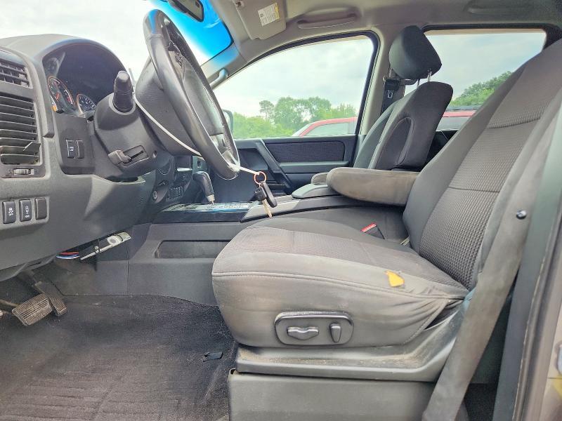 2014 Nissan Titan SV