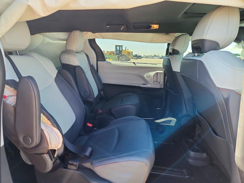 2024 Toyota Sienna xse