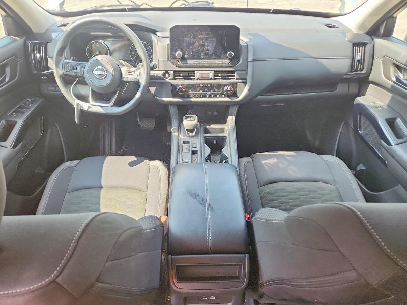 2025 Nissan Pathfinder s