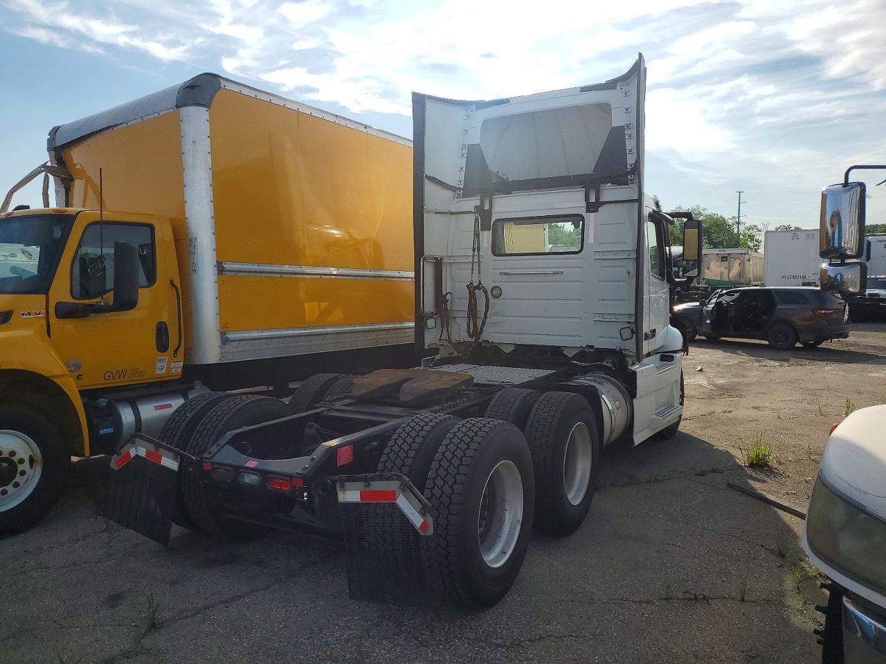 2023 Volvo VNR-Semi Truck
