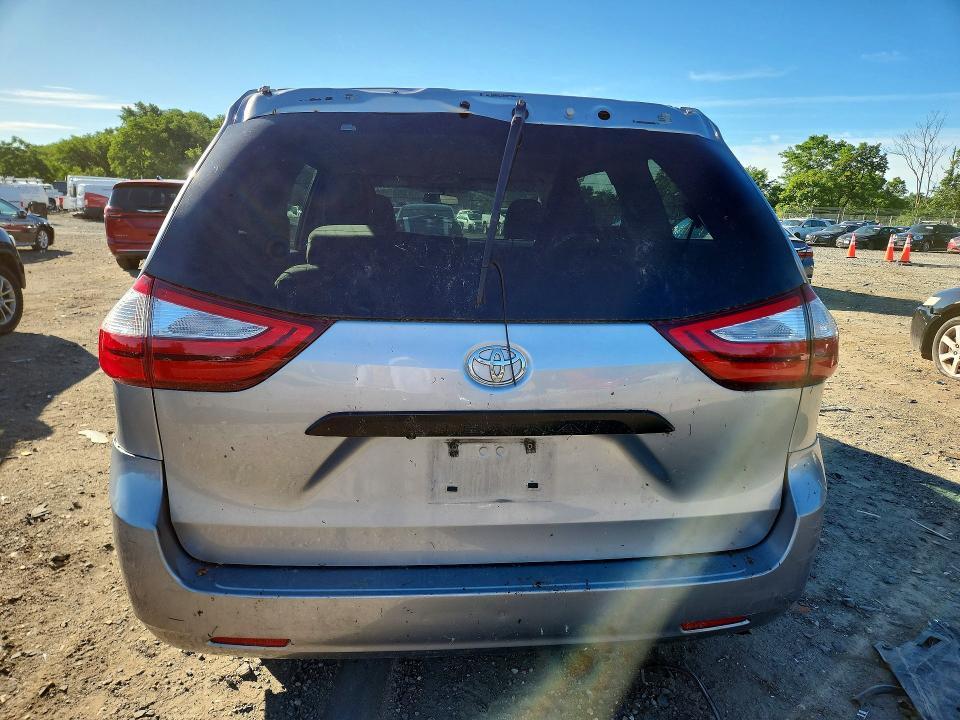 2015 Toyota Sienna l 7-passenger