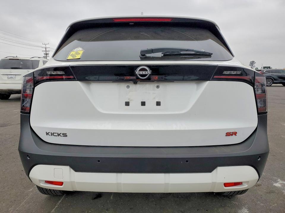 2025 Nissan Kicks sr
