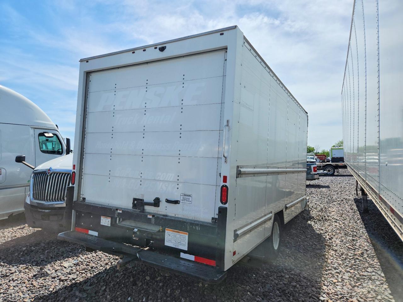 2022 GMC Savana BOX Truck
