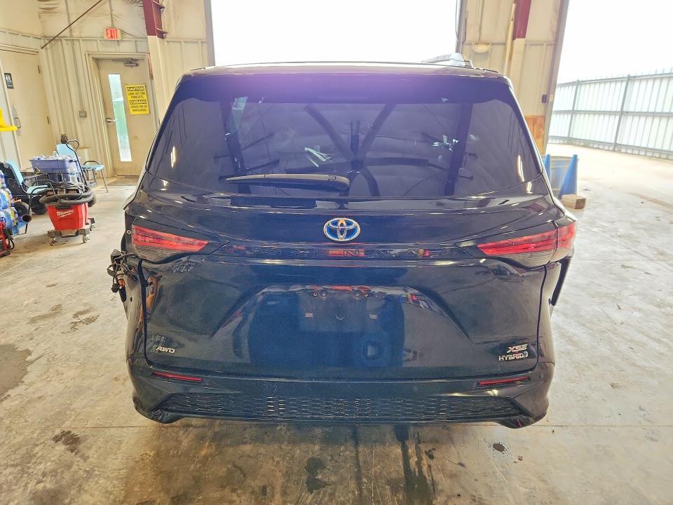 2022 Toyota Sienna xse