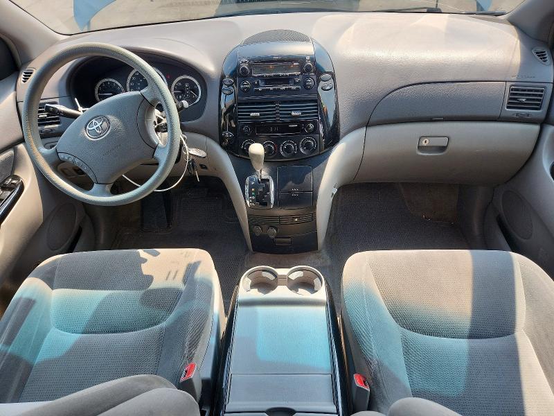 2005 Toyota Sienna le 7 Passenger