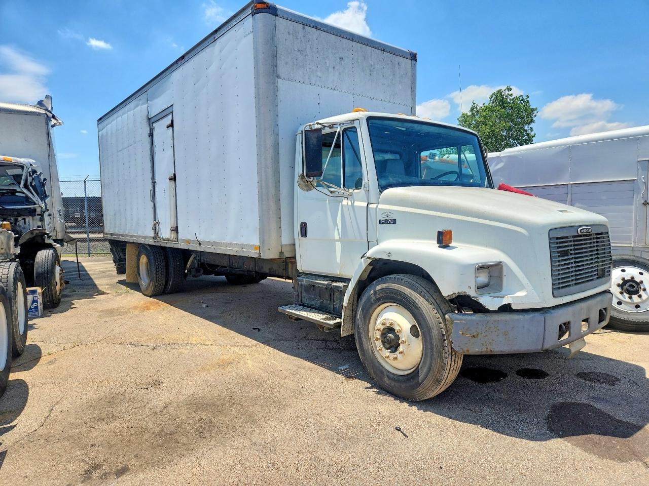 2000 Freightliner Medium Conventional FL70