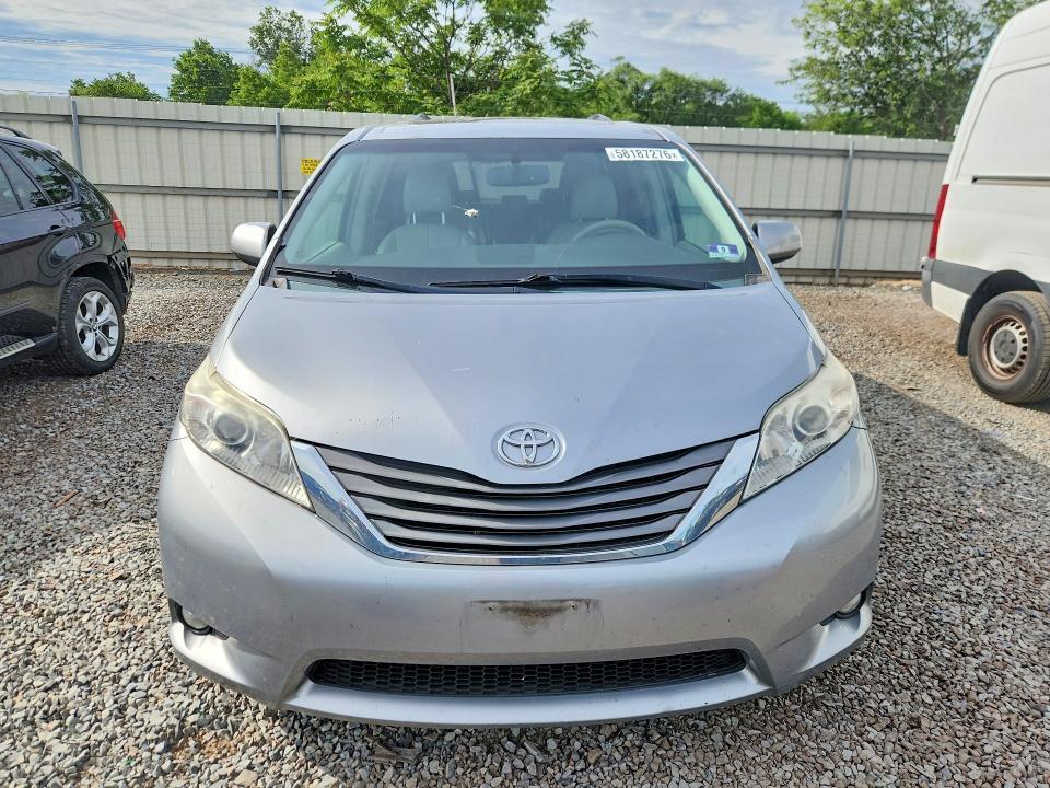 2013 Toyota Sienna xle 7-passenger