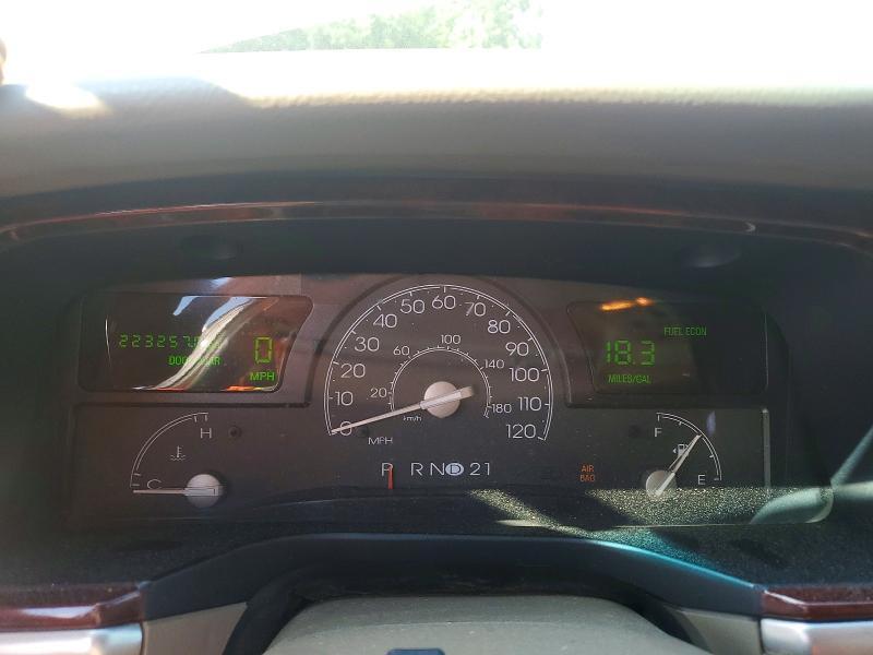 2005 Lincoln Town car Signature Limited