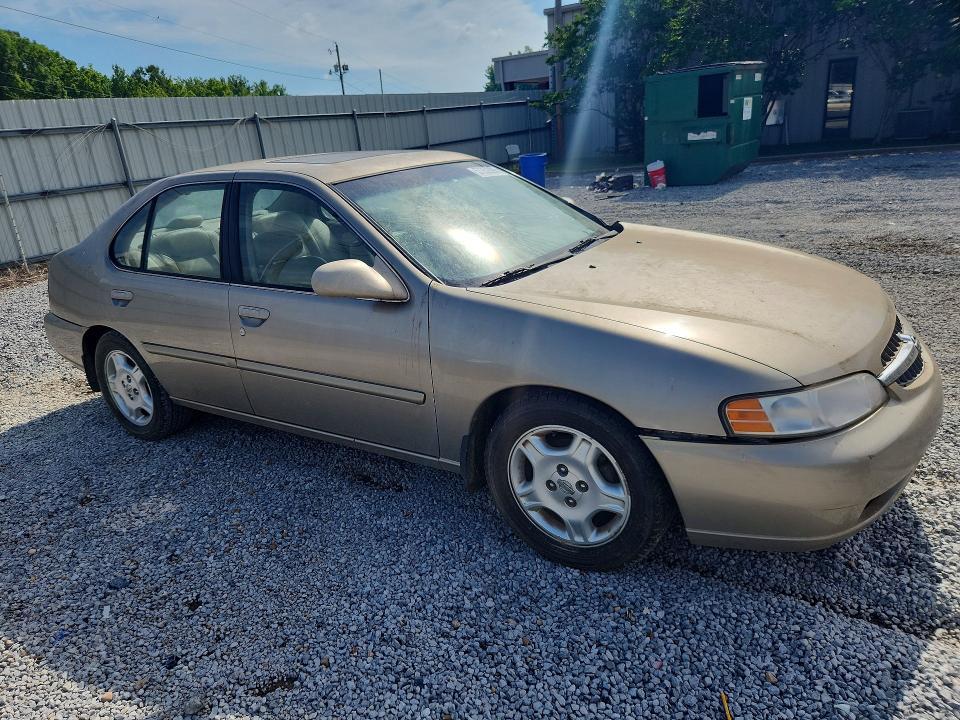 2000 Nissan Altima