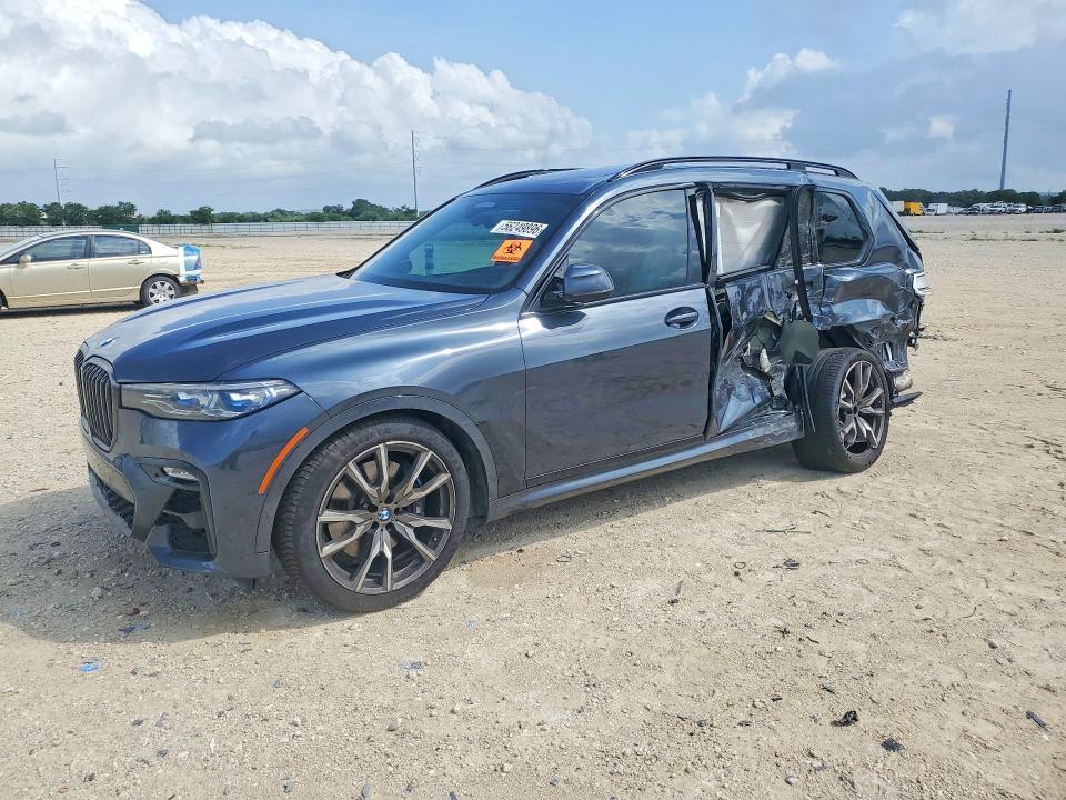 2022 BMW X7 M50i