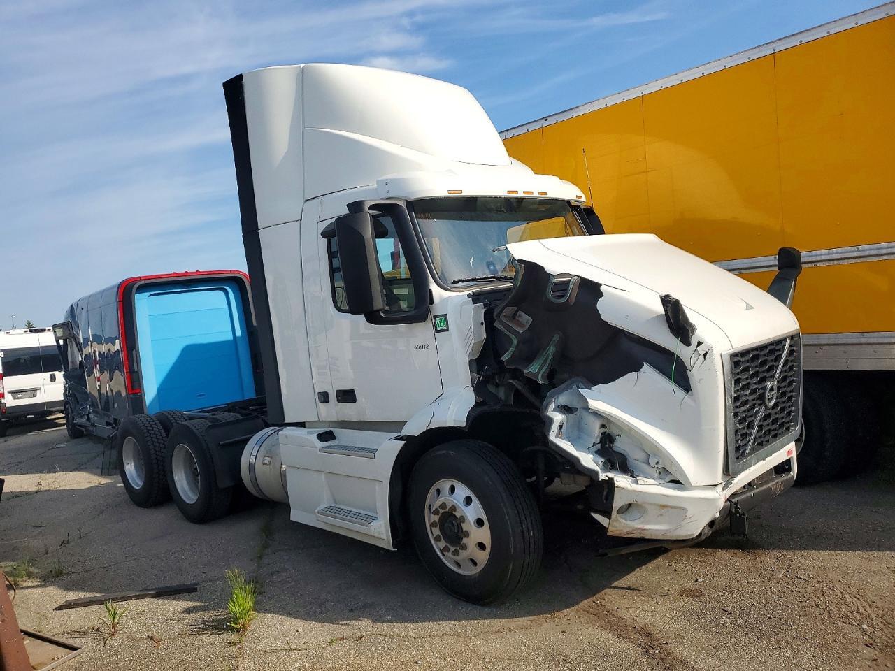 2023 Volvo VNR-Semi Truck