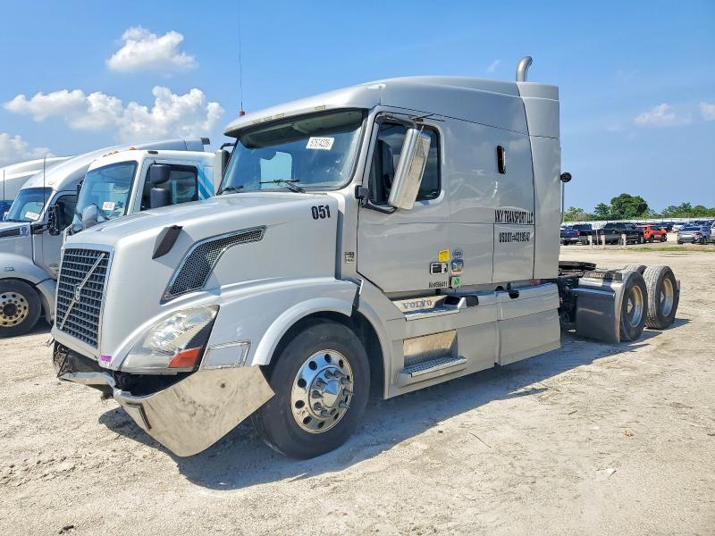 2012 Volvo VNL Semi Truck
