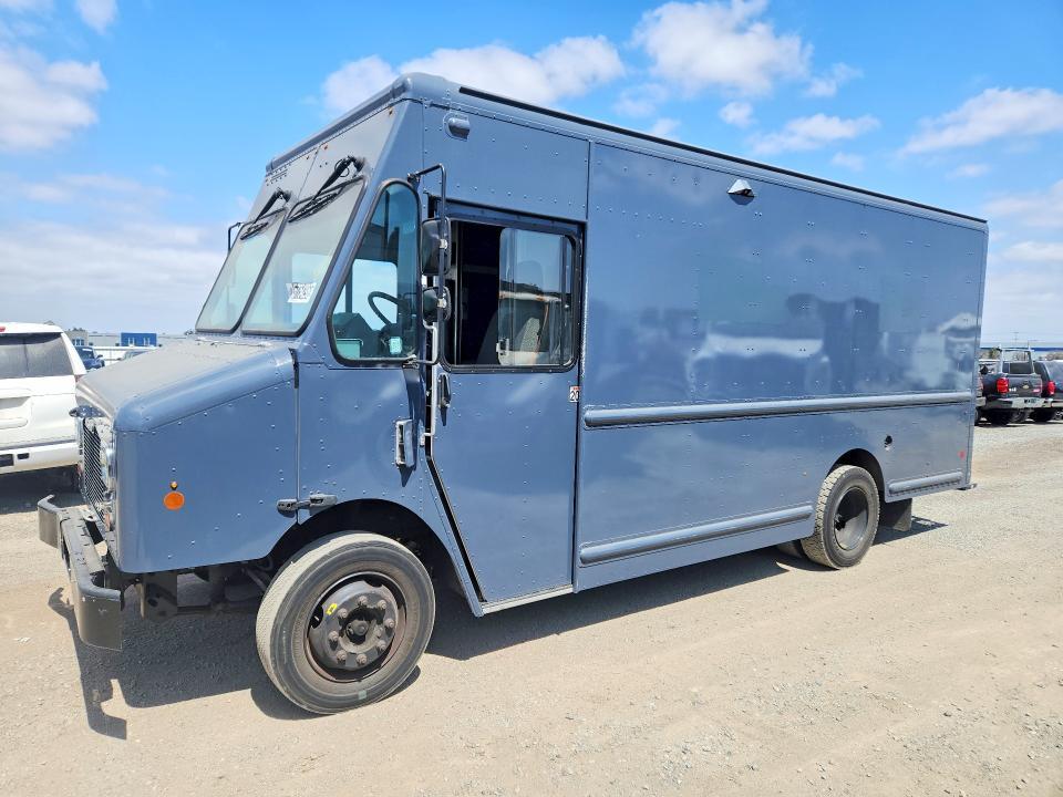 2020 Freightliner MT45G Chassis Delivery Truck