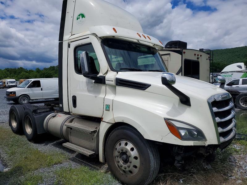 2022 Freightliner Cascadia 126 Semi Truck
