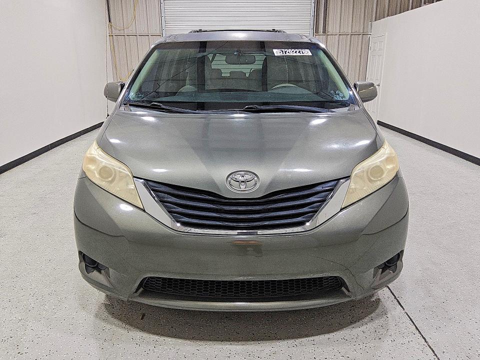2011 Toyota Sienna le