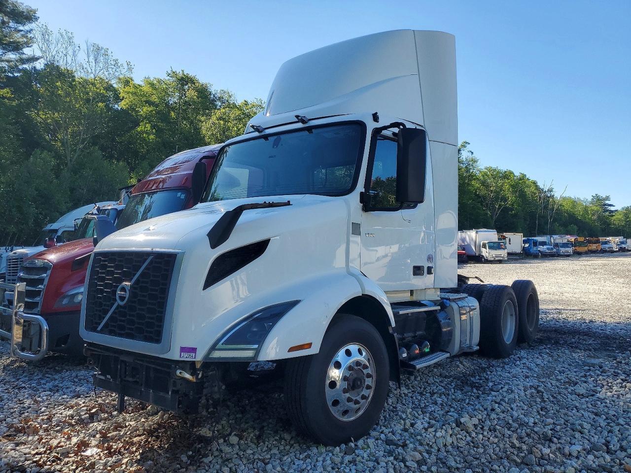 2019 Volvo VNR Semi Truck