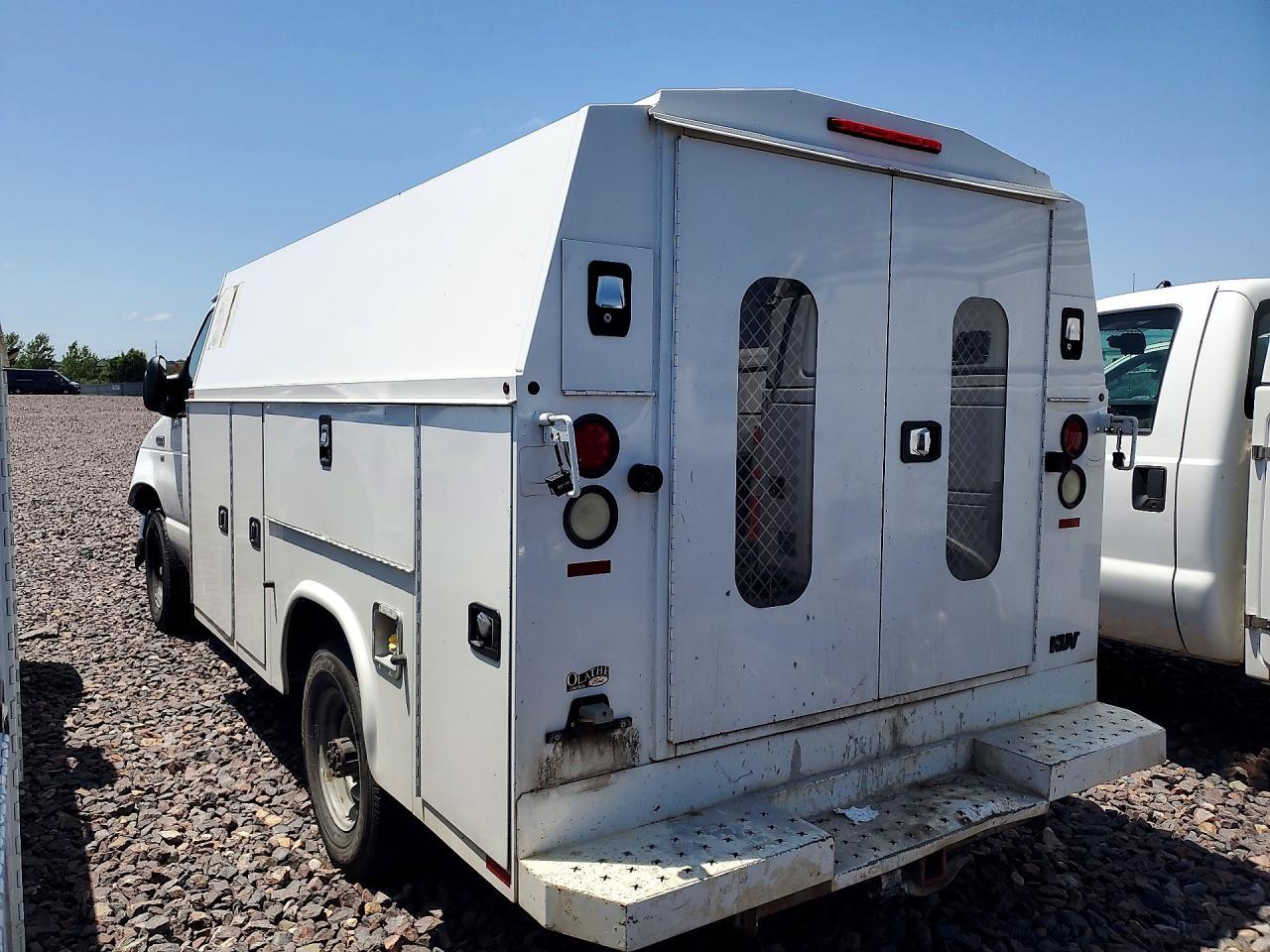 2014 Ford Econoline E350 Super Duty Cutaway Van