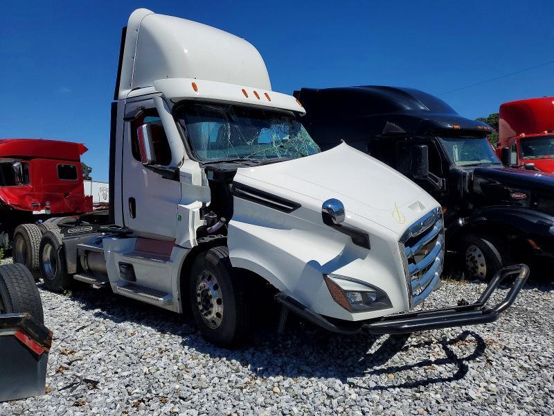 2025 Freightliner Cascadia 126