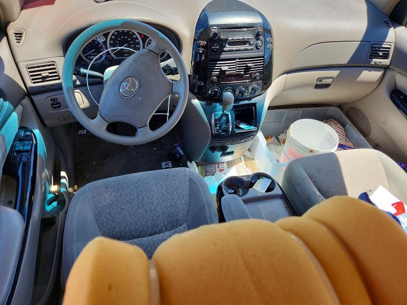 2005 Toyota Sienna ce 8 Passenger