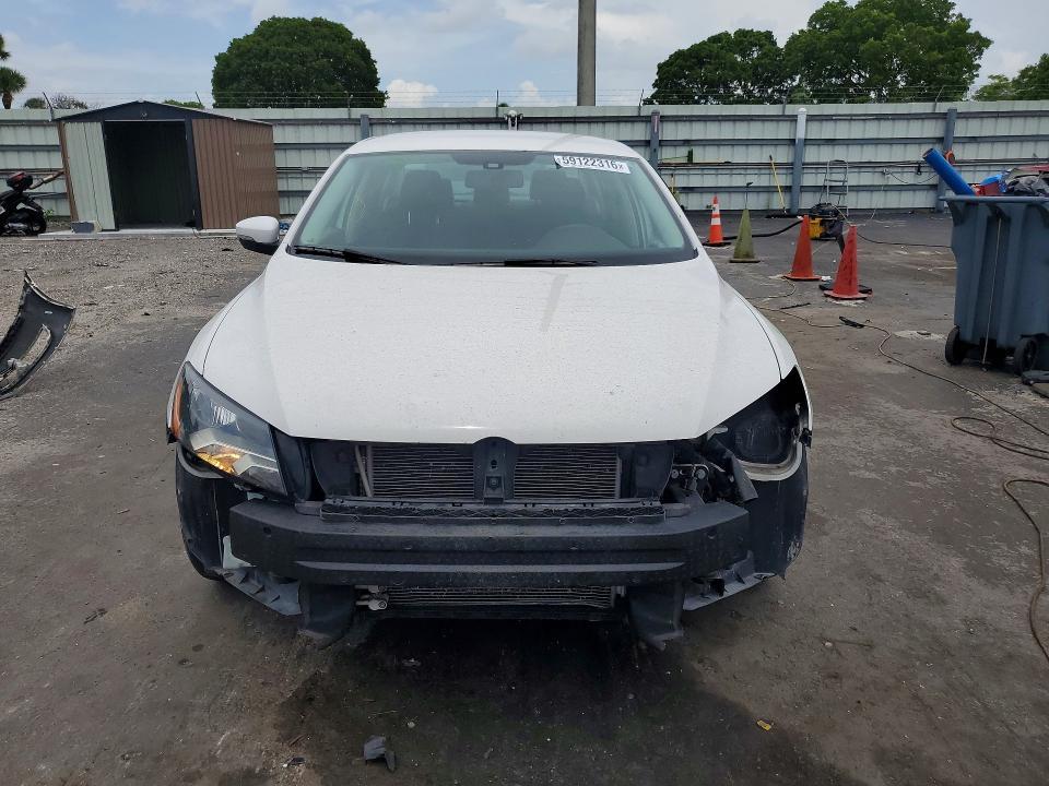 2015 Volkswagen Passat s