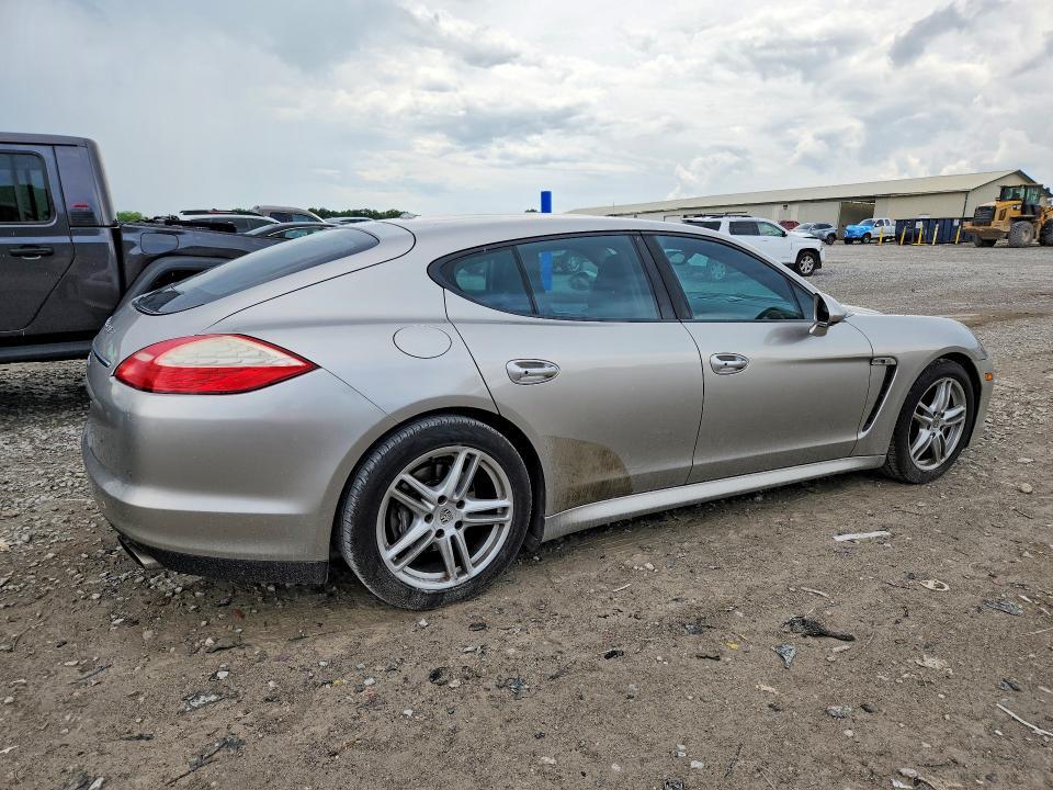 2011 Porsche Panamera 2