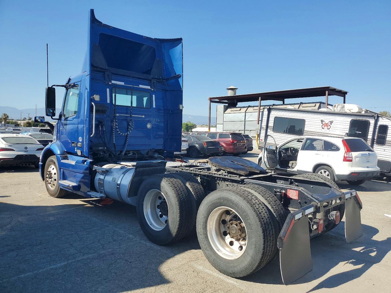 2022 Volvo VNR Semi Truck