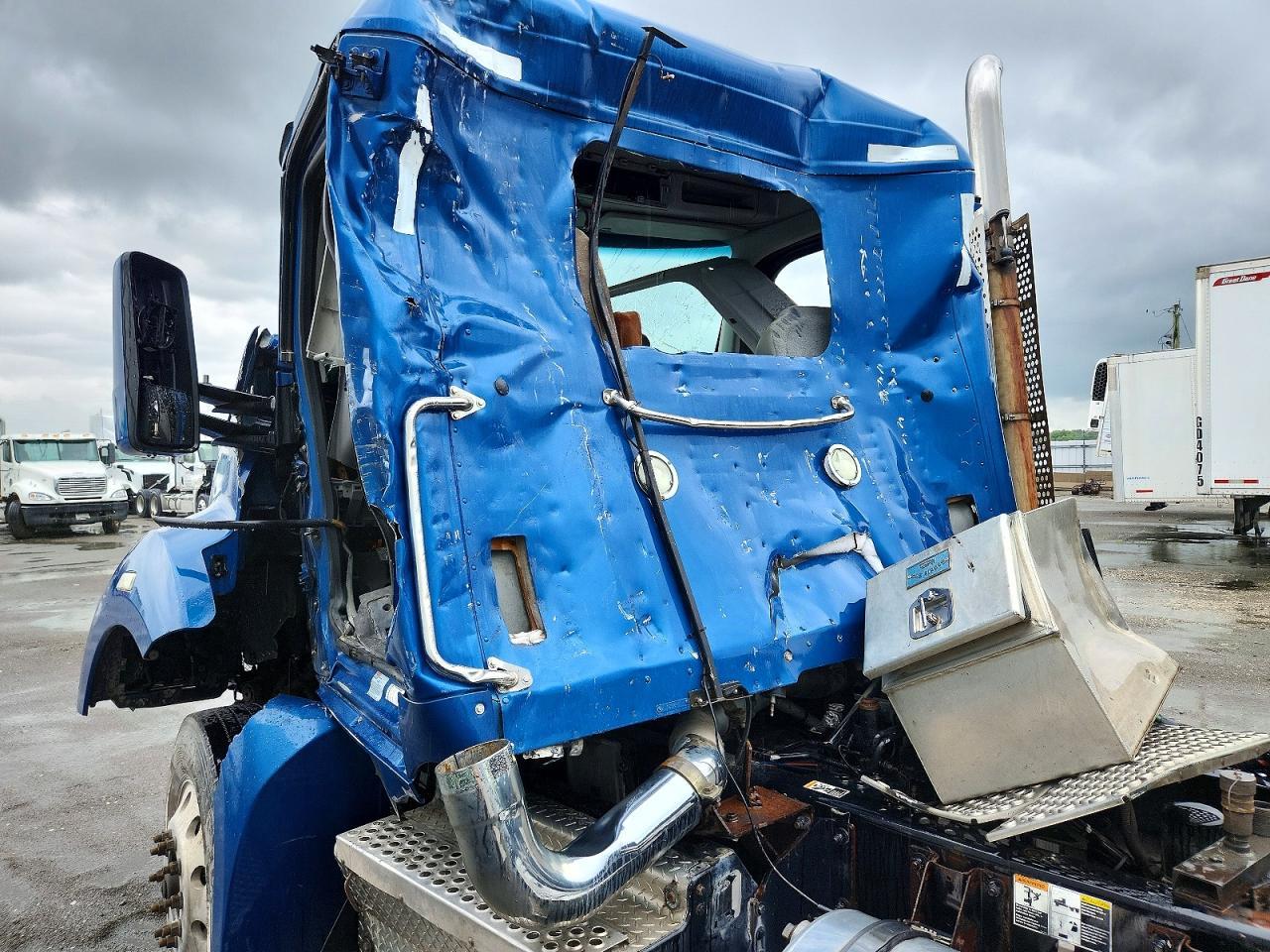 2016 Kenworth T680 Semi Truck