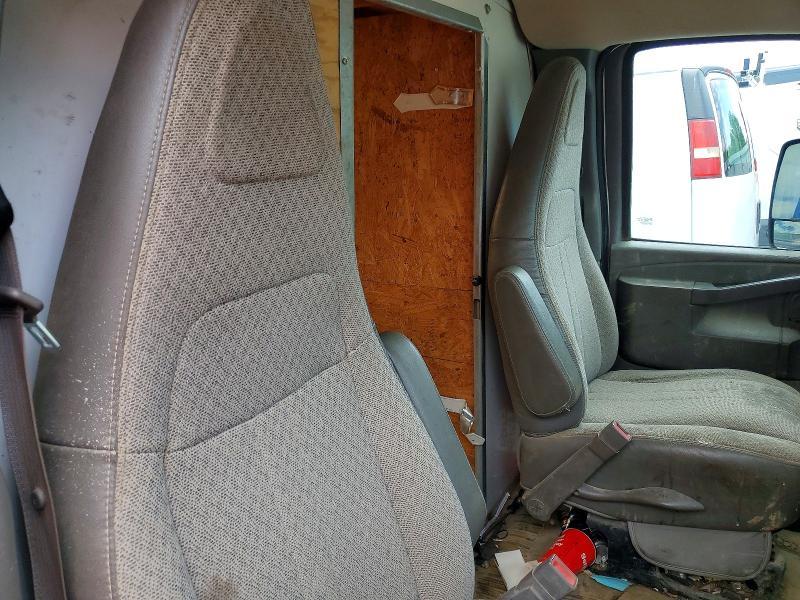 2017 Chevrolet Express BOX Truck