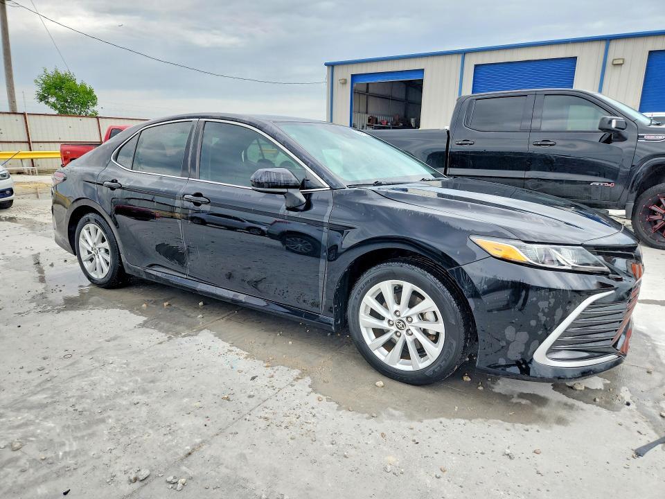 2021 Toyota Camry le