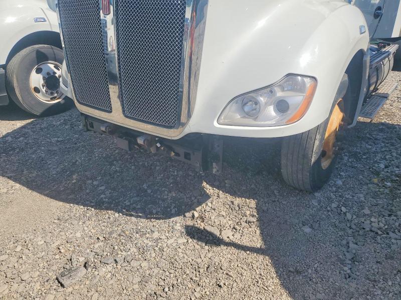 2017 Kenworth T680 Semi Truck