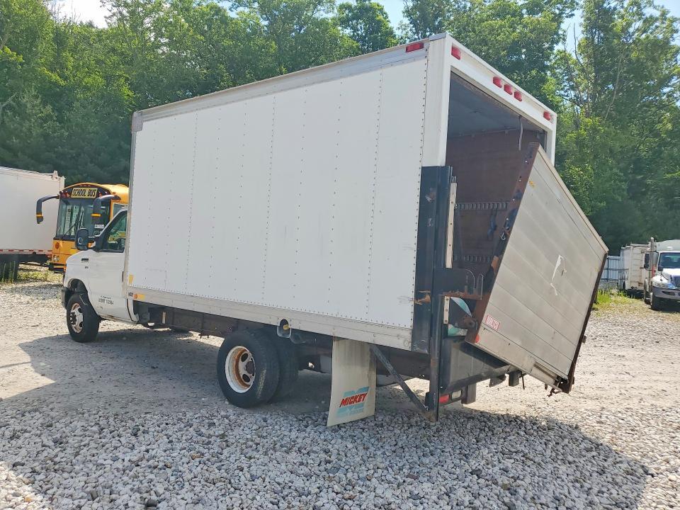 2011 Ford E450 box Truck