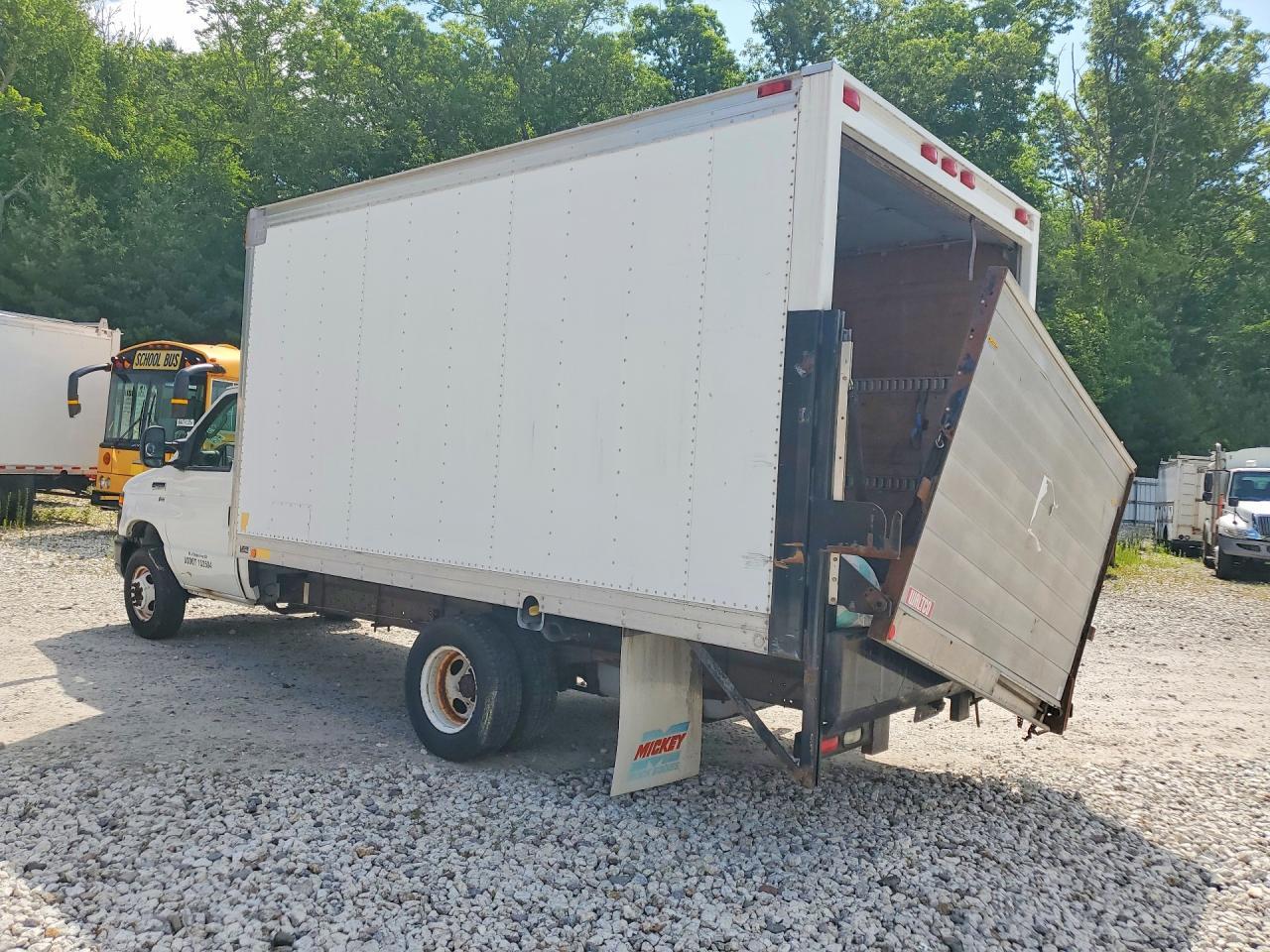 2011 Ford E450 BOX Truck
